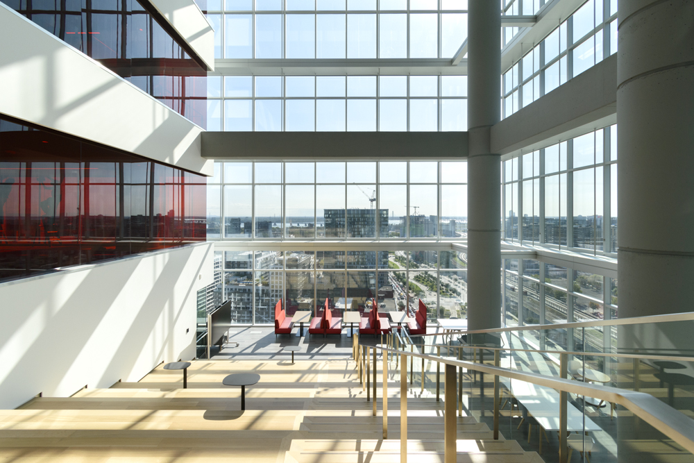 Place-Banque-Nationale-Agora-Credit-Maxime-Cote-photographe